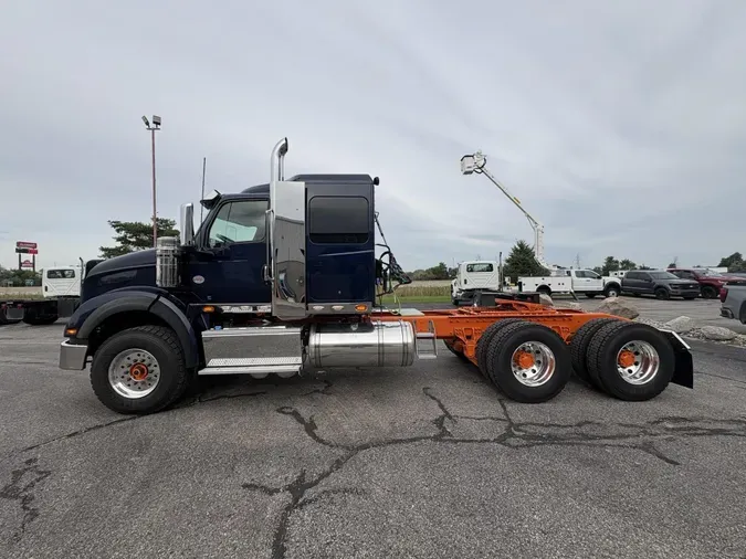 2027 International HX620 Sleeper9eaf648df4ce0b127ea57fc6b93eef8f