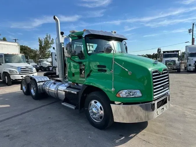 2017 MACK CXU613