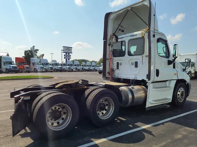 2017 FREIGHTLINER/MERCEDES CASCADIA 125