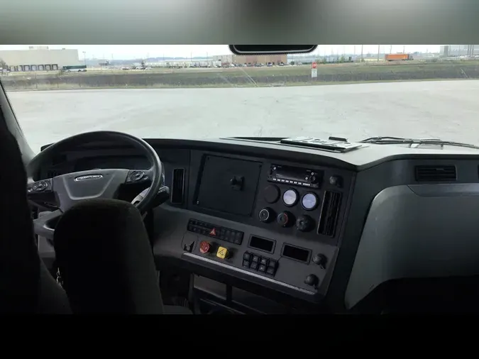 2021 Freightliner Cascadia 126