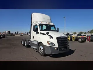 2020 Freightliner Cascadia 126