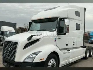 2021 VOLVO VNL64T760
