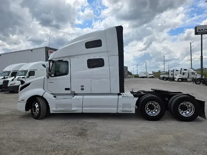 2021 VOLVO VNL64T760