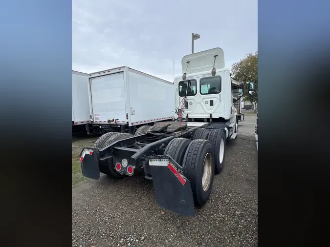 2015 FREIGHTLINER/MERCEDES CASCADIA 125