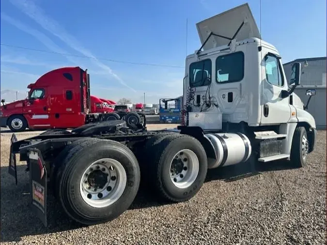 2017 FREIGHTLINER/MERCEDES CASCADIA 125