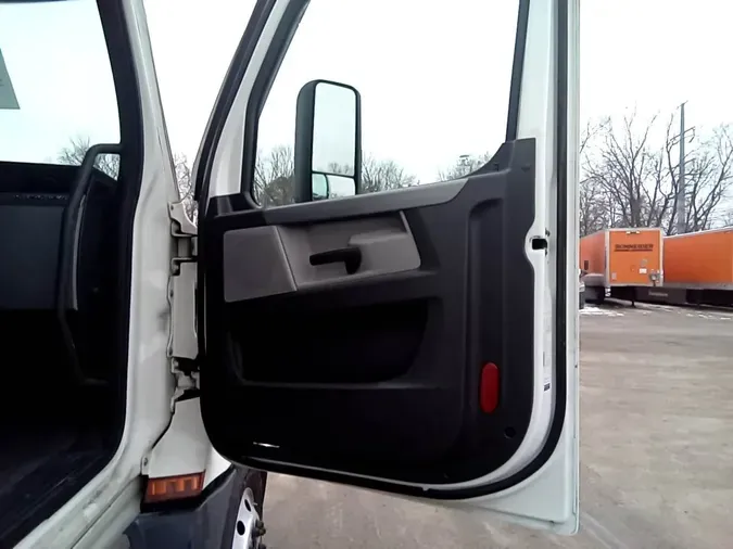 2021 Freightliner Cascadia 126