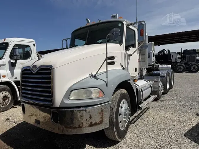 2005 MACK VISION CXN613