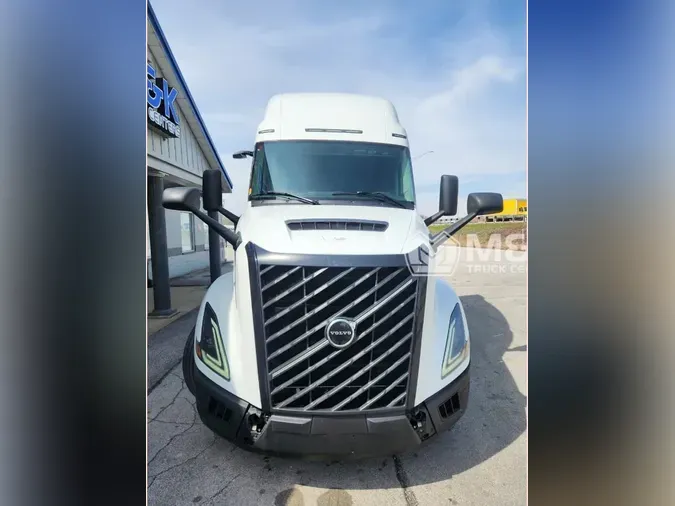 2025 VOLVO VNL64T860