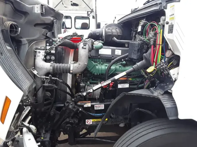 2020 VOLVO VNR64T-640