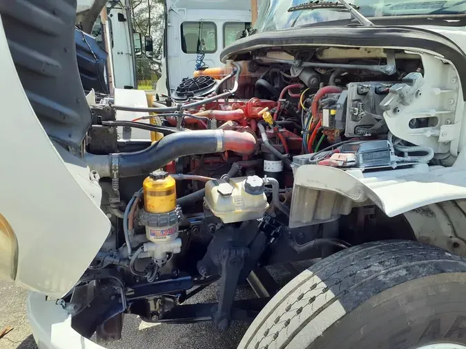 2018 FREIGHTLINER M2 106