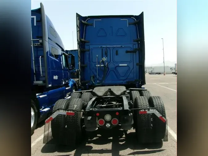 2021 FREIGHTLINER CA126