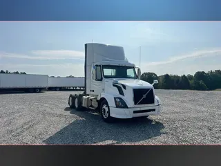 2016 Volvo VNL300