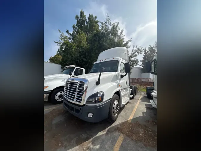 2019 FREIGHTLINER/MERCEDES CASCADIA 125