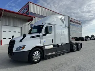 2025 Freightliner Cascadia&reg; Fifth Generation Sleeper Cab Raised Roof 116" / 126" BBC 72"