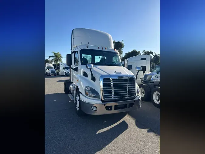 2017 FREIGHTLINER/MERCEDES CASCADIA 113