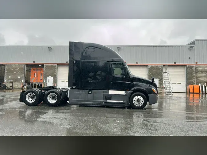 2022 Freightliner Cascadia 126