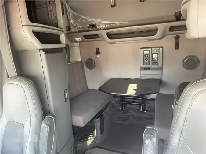 2020 VOLVO VNL64T760