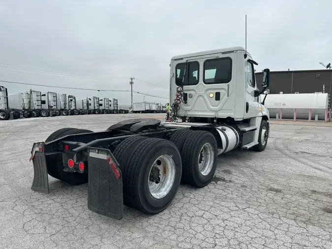 2016 FREIGHTLINER/MERCEDES CASCADIA 125