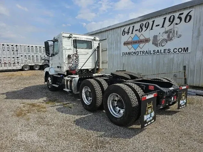 2017 VOLVO VNL64T300