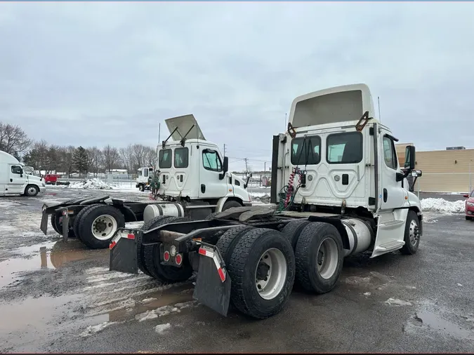 2017 FREIGHTLINER/MERCEDES CASCADIA 125