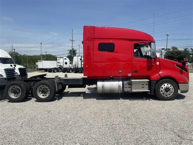 2021 VOLVO VNL740