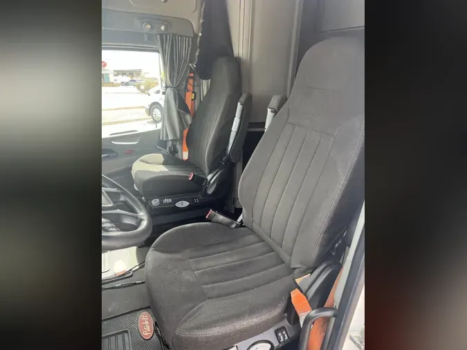 2021 Peterbilt 579