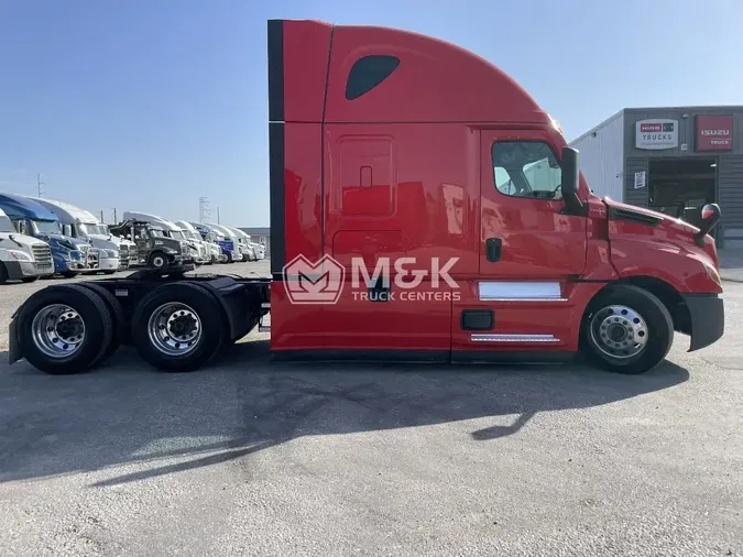 2022 FREIGHTLINER Cascadia 126