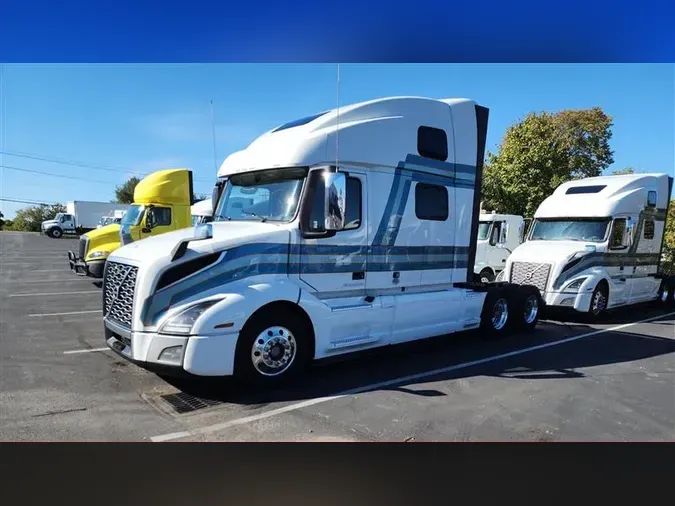 2022 VOLVO VNL64T860