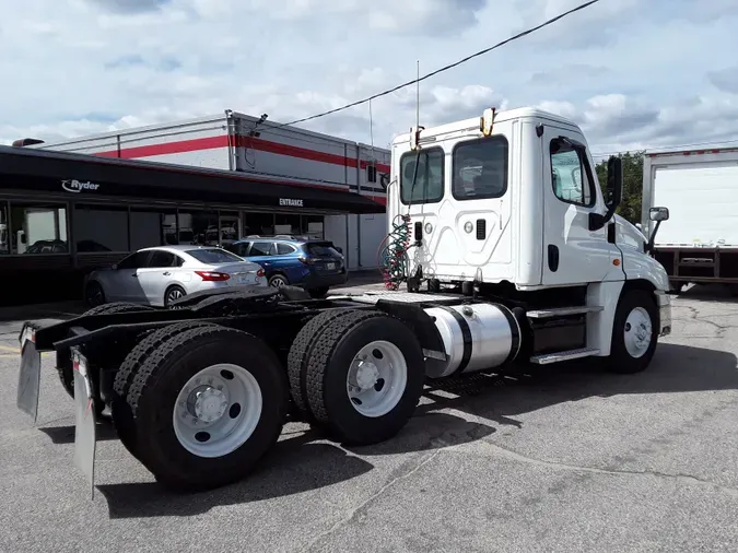 2016 FREIGHTLINER/MERCEDES CASCADIA 125