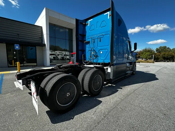 2021 Freightliner Cascadia 126