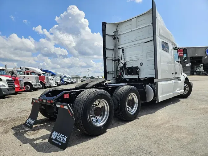 2022 VOLVO VNL64T740