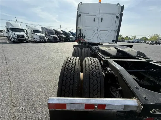 2019 FREIGHTLINER CASCADEVO1