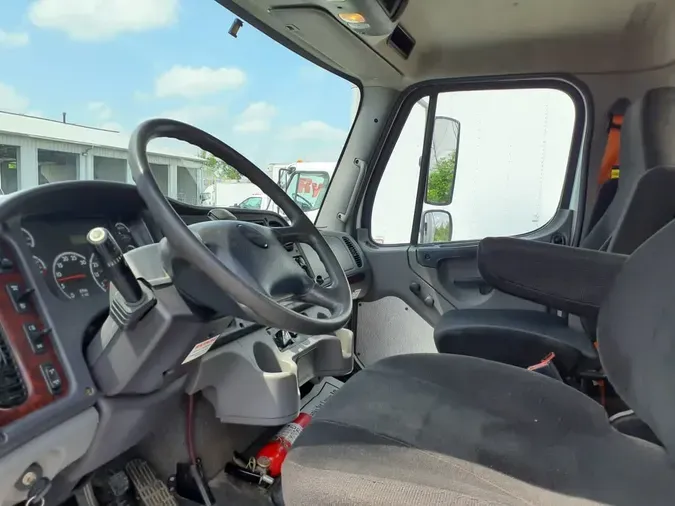 2015 FREIGHTLINER M2 106