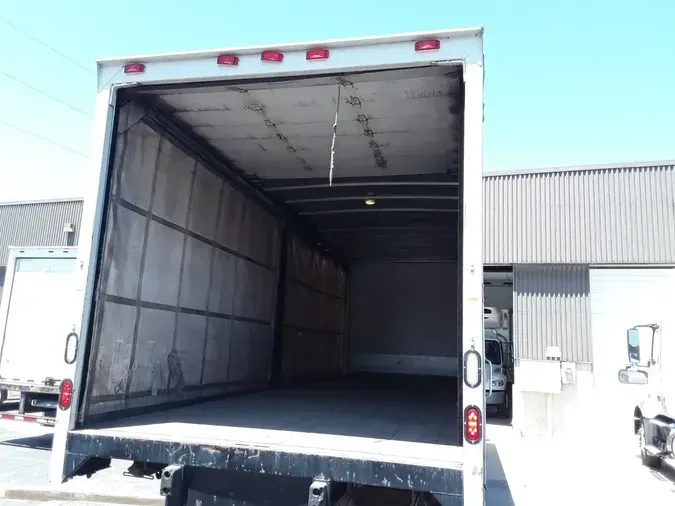2015 FREIGHTLINER M2 106