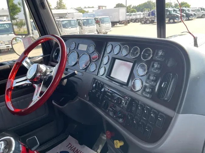 2022 Peterbilt 389