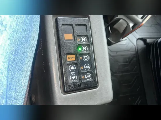 2019 VOLVO VNL760