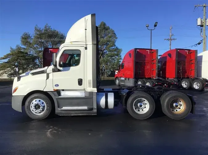 2020 FREIGHTLINER CA126