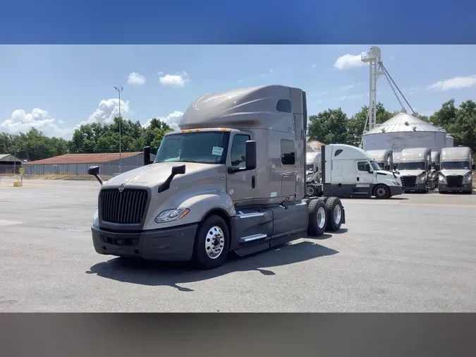 2022 International LT