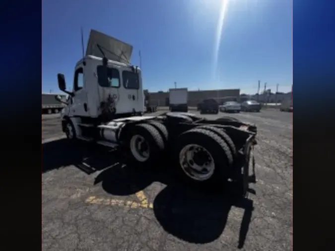 2019 FREIGHTLINER NEW CASCADIA PX12664