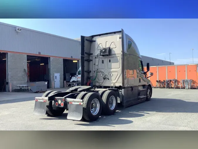 2022 Freightliner Cascadia 126