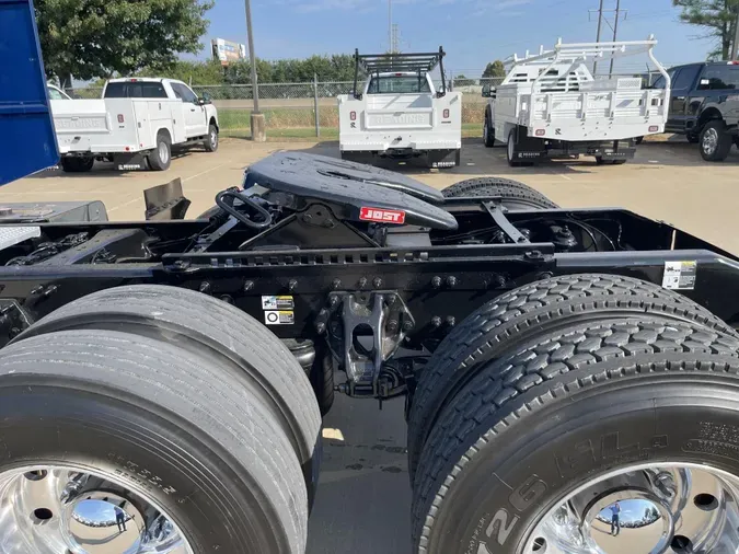 2023 Peterbilt 389
