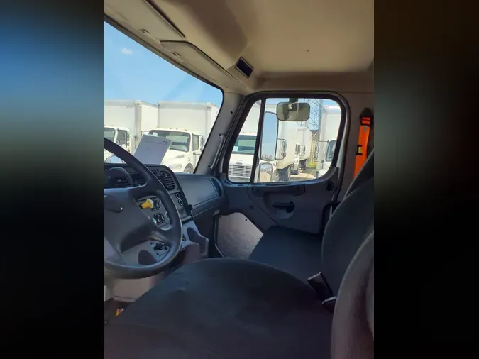 2018 FREIGHTLINER M2 106