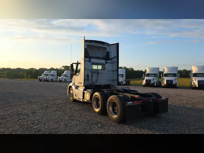 2020 Volvo VNL300
