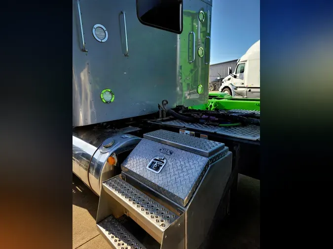 2023 Kenworth W900L
