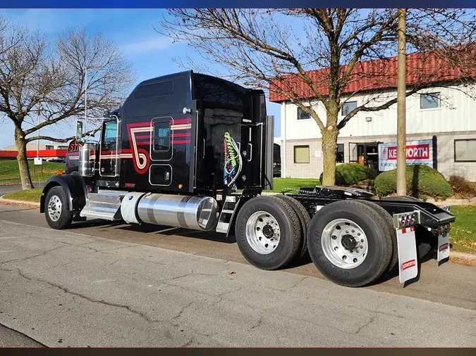 2024 KENWORTH W900