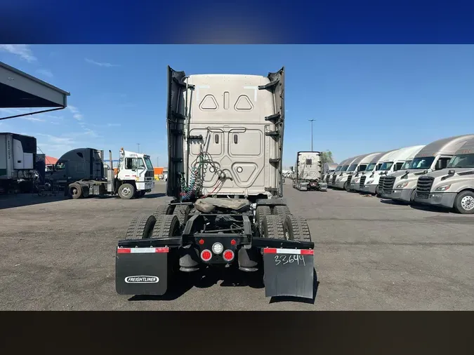 2025 Freightliner Cascadia 126