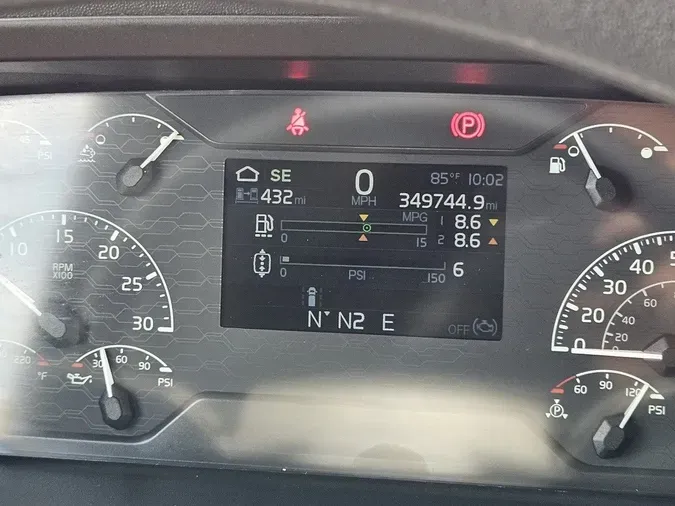 2023 VOLVO VNL64T760