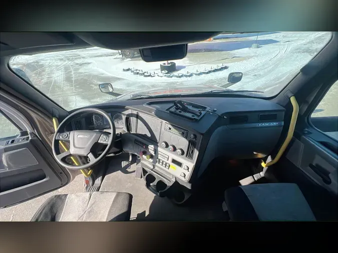2022 Freightliner Cascadia 126