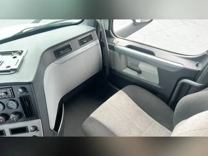2020 Freightliner Cascadia 126