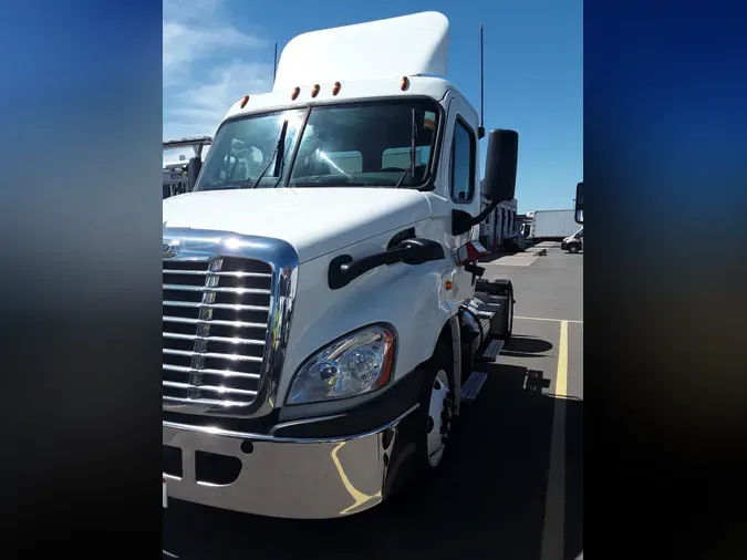 2014 FREIGHTLINER/MERCEDES CASCADIA 113